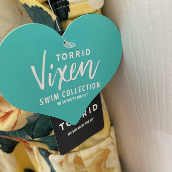 Torrid Size 2 women’s swimsuit. NWT. Yellow floral print. - Picture 7 of 9